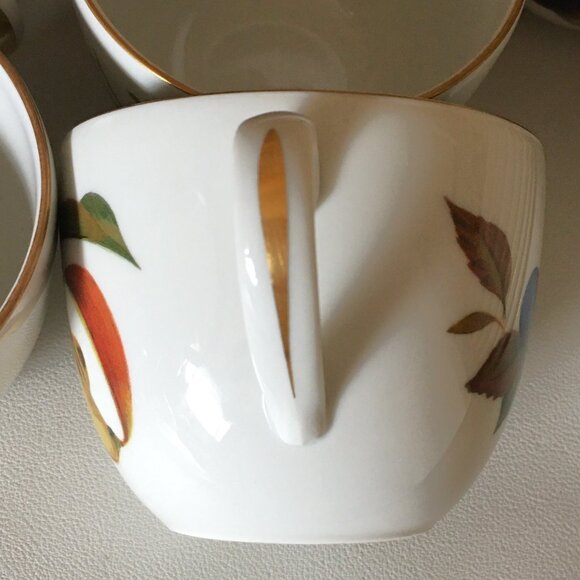 MCM 1961 ROYAL WORCESTER "Evesham" Gold Rim Cups & Saucers 🫐🍎 SET of 9! - Picture 8 of 15
